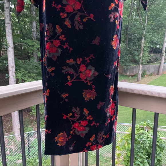 NWT Loft Black Red Floral Cold Shoulders Velvet Shift Dress Size S - Picture 9 of 16
